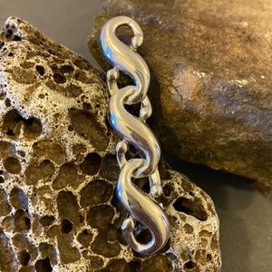 Really fun pin for any scarf..sweater..or if your initials are SSS!..😊